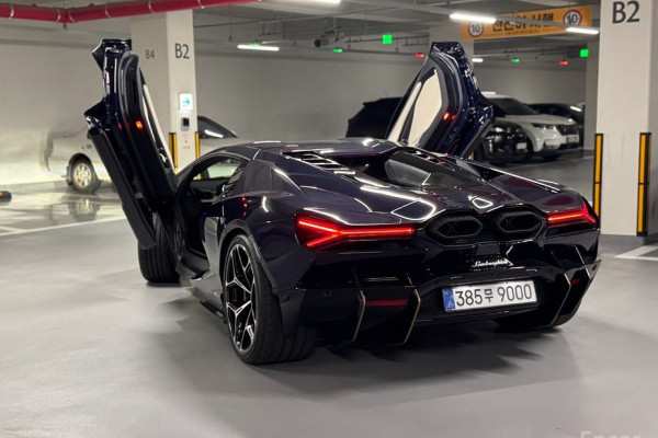 2025 Lamborghini Revuelto с пробегом 488 км
