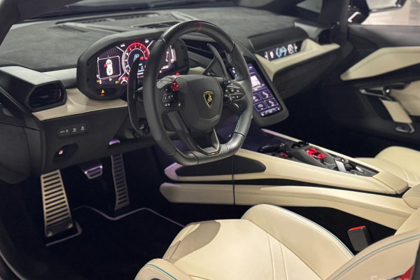 2025 Lamborghini Revuelto с пробегом 488 км