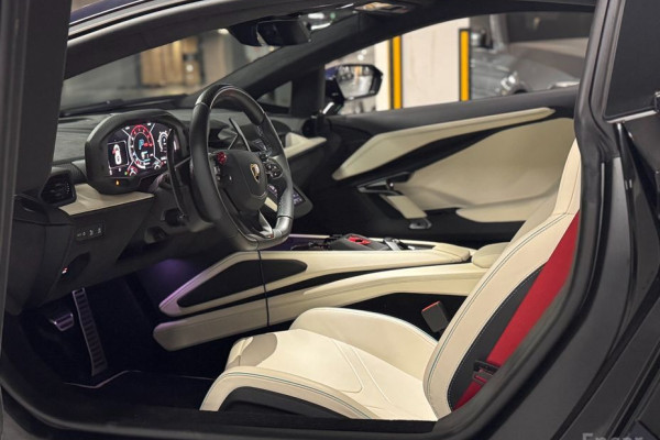 2025 Lamborghini Revuelto с пробегом 488 км