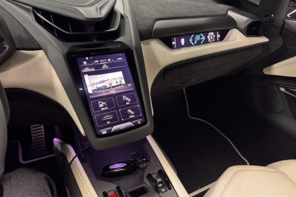 2025 Lamborghini Revuelto с пробегом 488 км