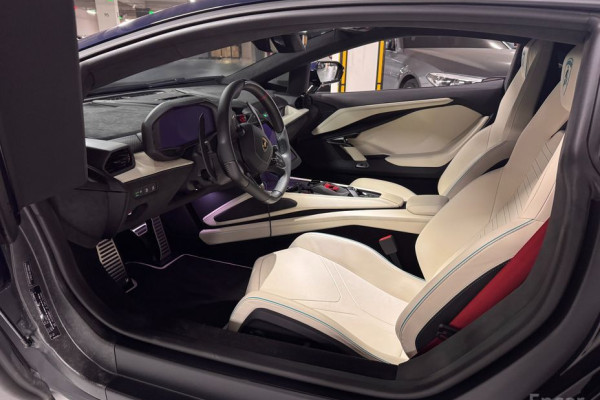2025 Lamborghini Revuelto с пробегом 488 км