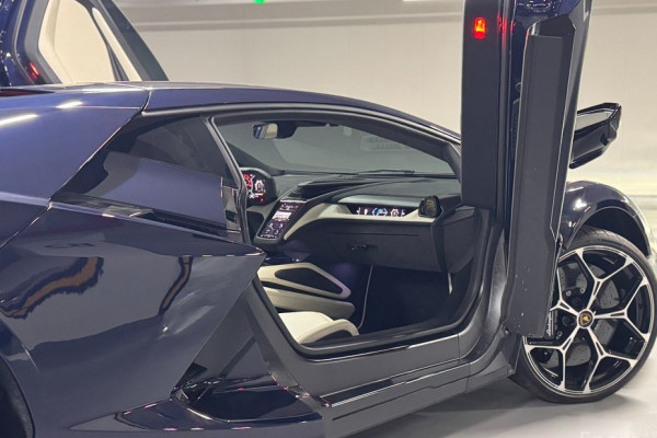 2025 Lamborghini Revuelto с пробегом 488 км