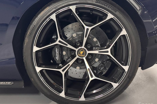 2025 Lamborghini Revuelto с пробегом 488 км