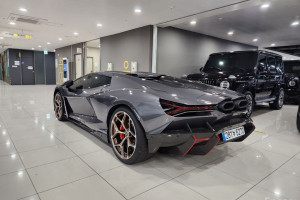 Lamborghini Revuelto