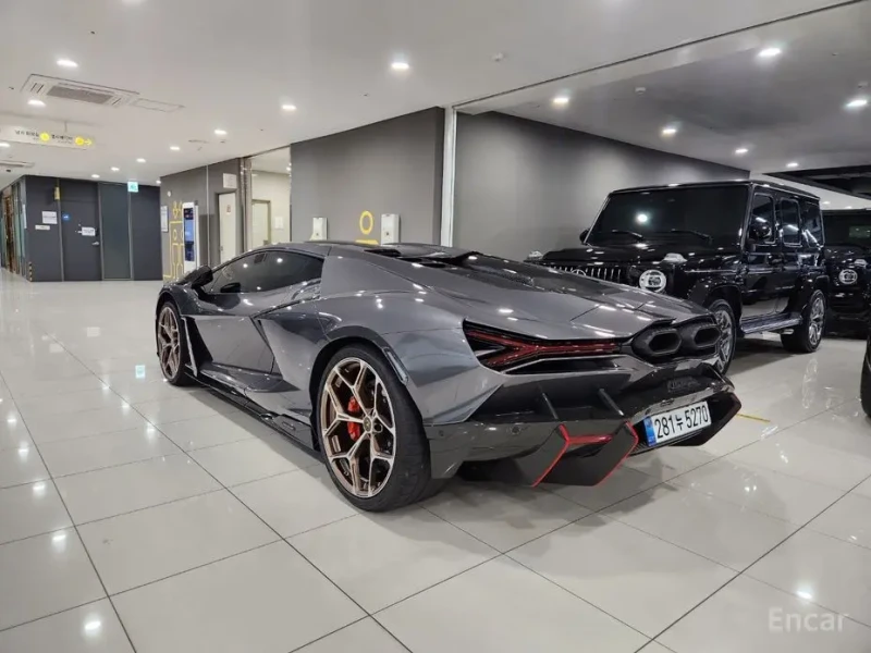 2025 Lamborghini Revuelto с пробегом 270 км