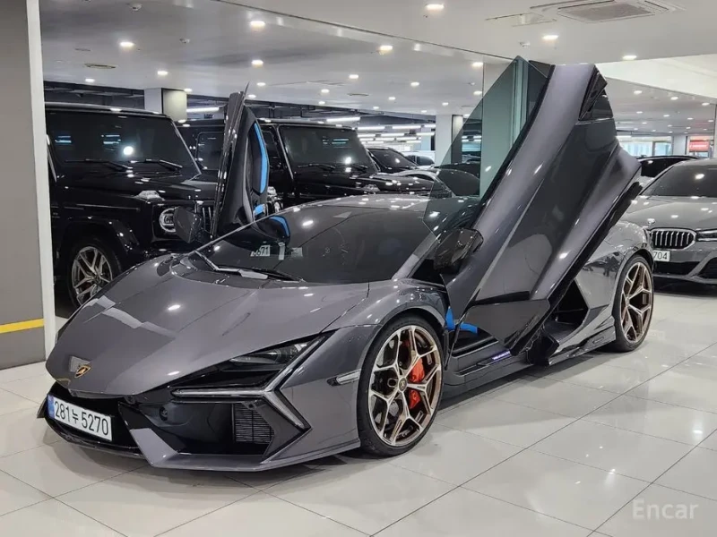 2025 Lamborghini Revuelto с пробегом 270 км