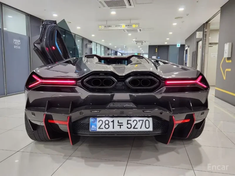 2025 Lamborghini Revuelto с пробегом 270 км