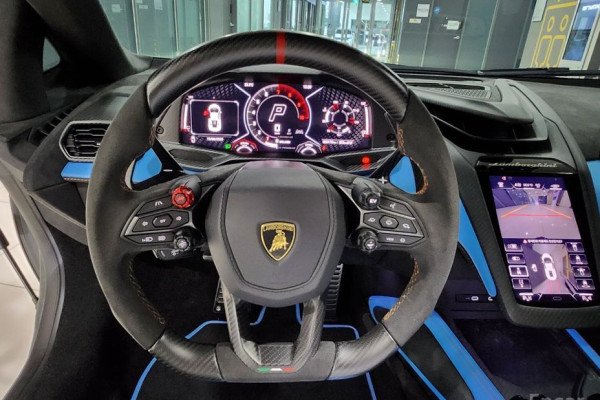 2025 Lamborghini Revuelto с пробегом 270 км