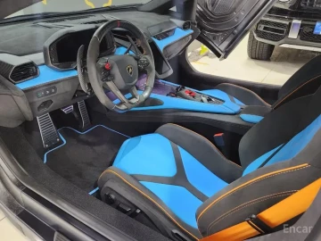2025 Lamborghini Revuelto с пробегом 270 км
