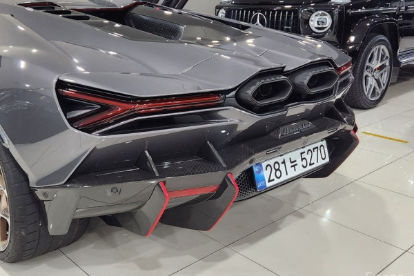 2025 Lamborghini Revuelto с пробегом 270 км