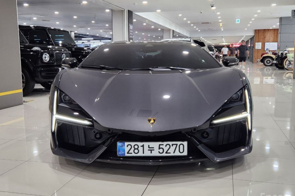 2025 Lamborghini Revuelto с пробегом 270 км