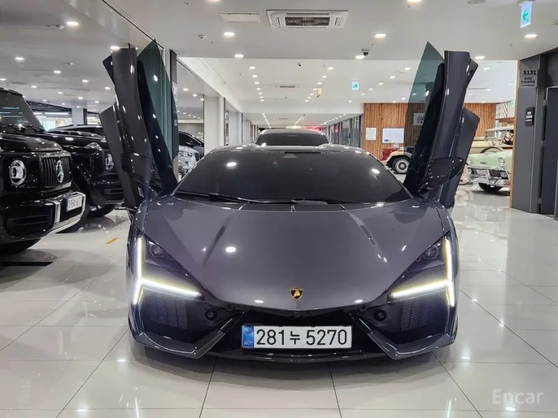 2025 Lamborghini Revuelto с пробегом 270 км