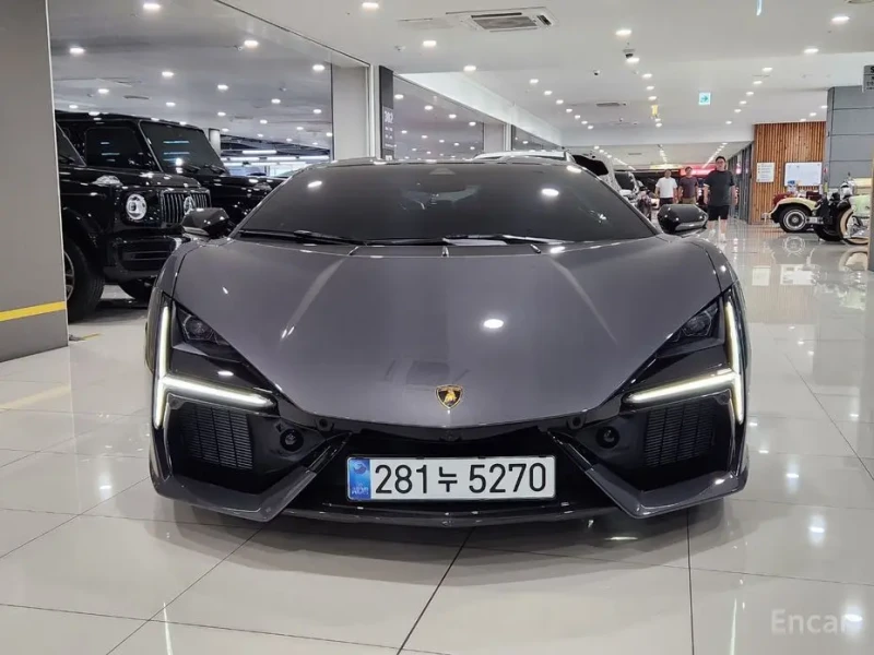 2025 Lamborghini Revuelto с пробегом 270 км