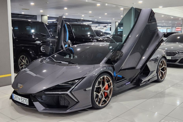 2025 Lamborghini Revuelto с пробегом 270 км