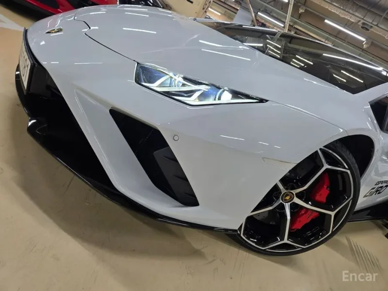 2022 Lamborghini Huracán с пробегом 9 052 км