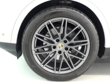 2024 Porsche Cayenne с пробегом 48 000 км