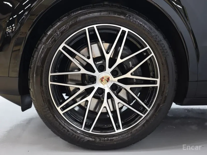 2025 Porsche Cayenne с пробегом 4 700 км