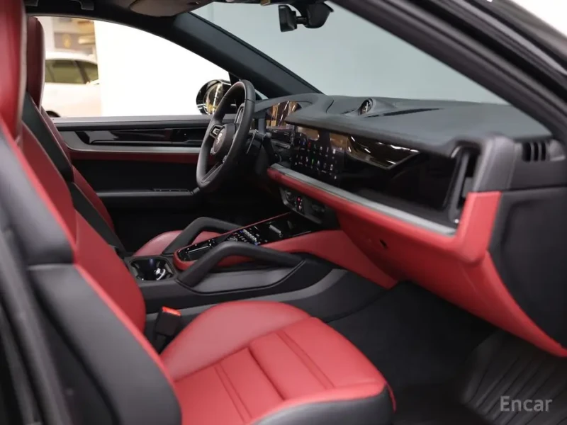 2025 Porsche Cayenne с пробегом 4 700 км