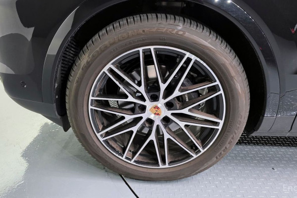 2025 Porsche Cayenne с пробегом 2 342 км