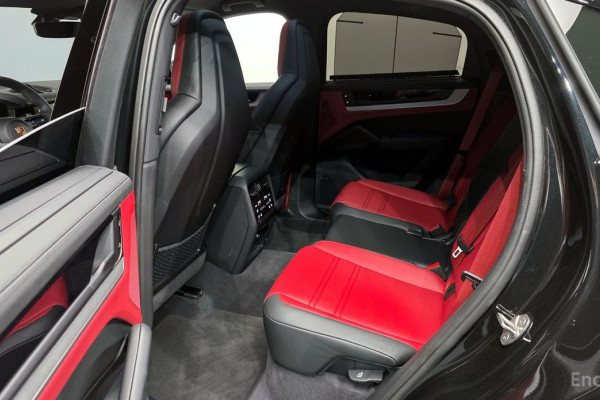 2025 Porsche Cayenne с пробегом 2 342 км