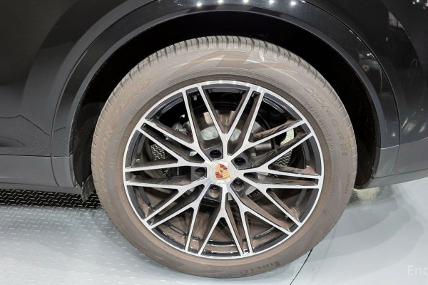 2025 Porsche Cayenne с пробегом 2 342 км