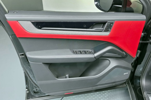 2025 Porsche Cayenne с пробегом 2 342 км