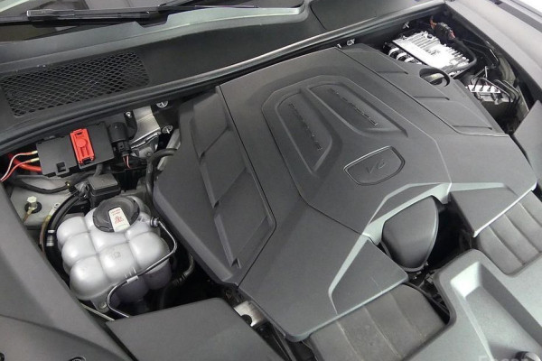 2024 Porsche Cayenne с пробегом 48 000 км