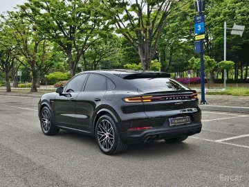 2025 Porsche Cayenne с пробегом 4 700 км