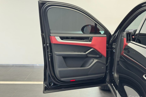 2025 Porsche Cayenne с пробегом 14 070 км