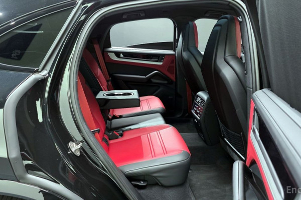 2025 Porsche Cayenne с пробегом 2 342 км