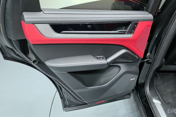 2025 Porsche Cayenne с пробегом 2 342 км