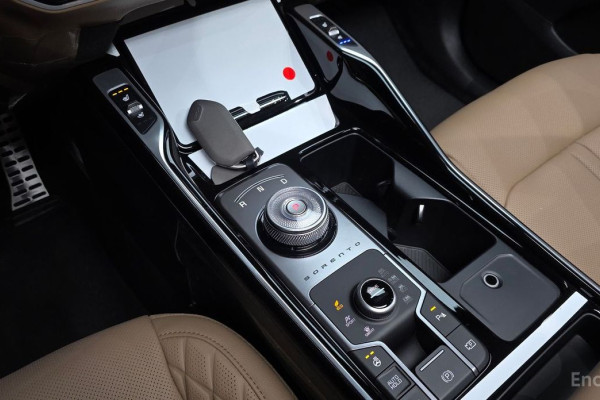 2024 Kia Sorento с пробегом 15 027 км