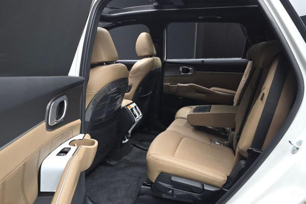 2024 Kia Sorento с пробегом 15 027 км