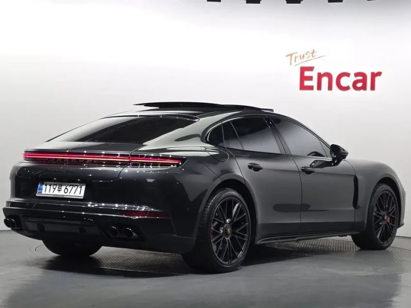 2025 Porsche Panamera с пробегом 2 854 км