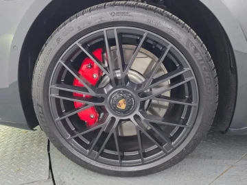 2025 Porsche Panamera с пробегом 2 854 км