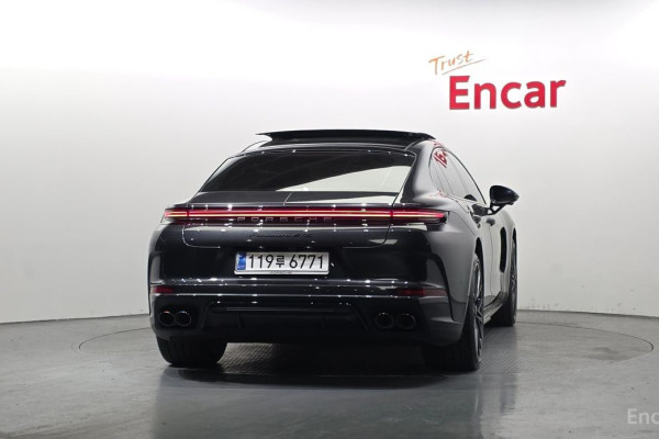 2025 Porsche Panamera с пробегом 2 854 км