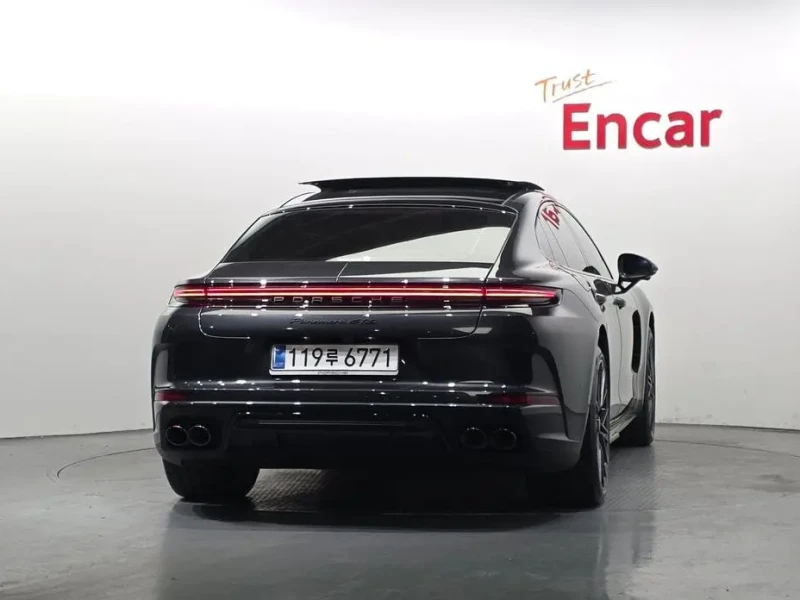 2025 Porsche Panamera с пробегом 2 854 км