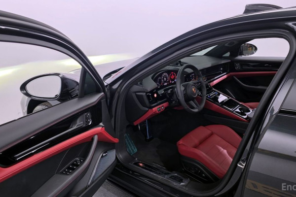 2025 Porsche Panamera с пробегом 2 854 км