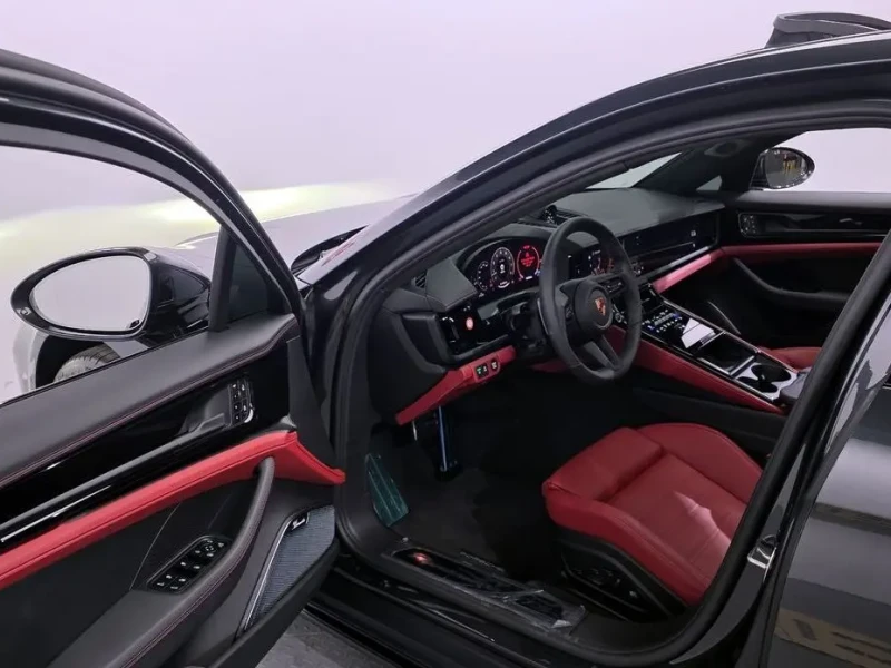 2025 Porsche Panamera с пробегом 2 854 км