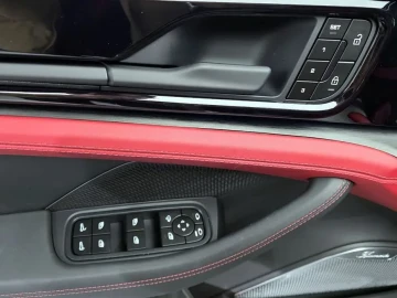 2025 Porsche Panamera с пробегом 2 854 км