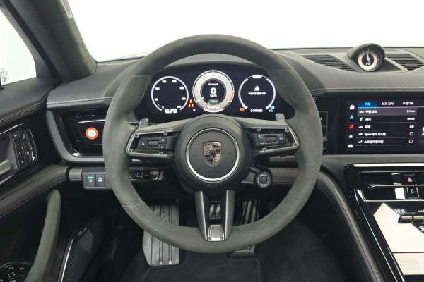 2025 Porsche Panamera с пробегом 15 887 км