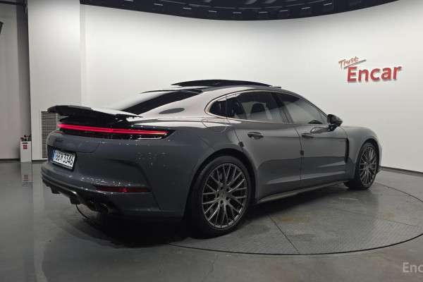 2025 Porsche Panamera с пробегом 15 887 км