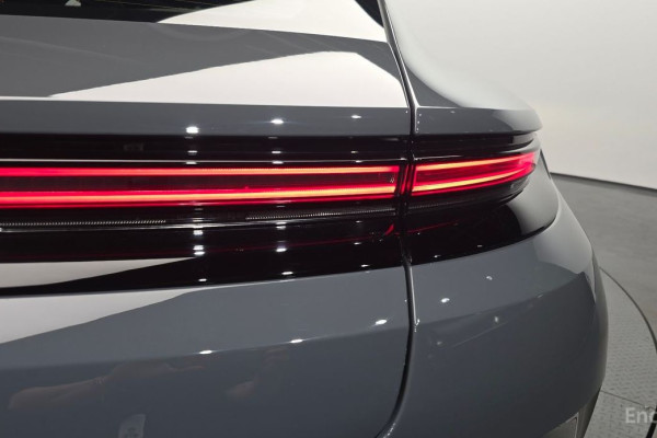 2025 Porsche Panamera с пробегом 15 887 км