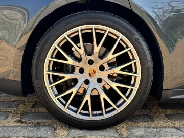 2024 Porsche Panamera с пробегом 4 700 км