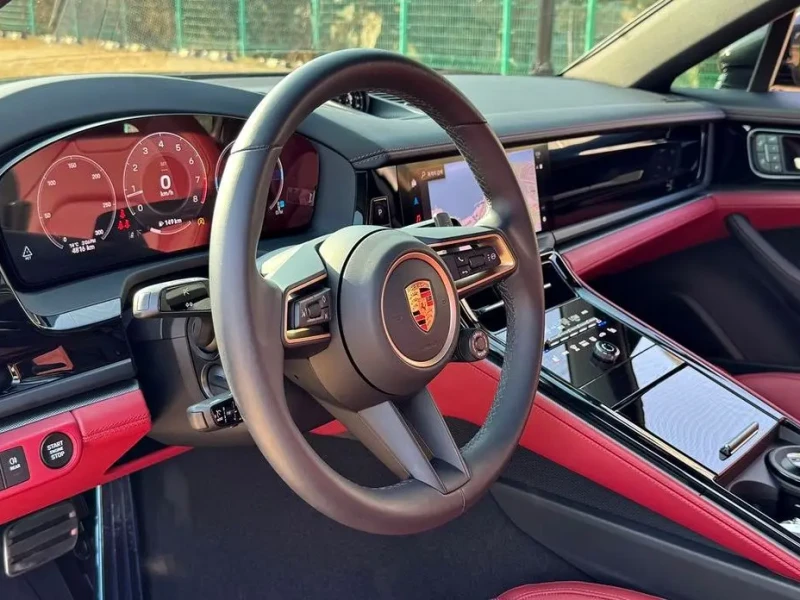 2024 Porsche Panamera с пробегом 4 700 км