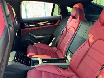 2024 Porsche Panamera с пробегом 4 700 км
