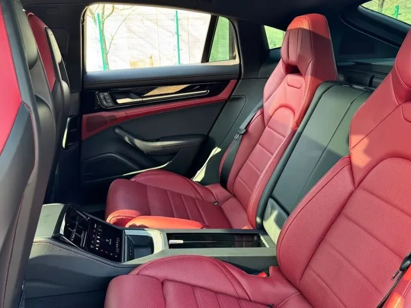 2024 Porsche Panamera с пробегом 4 700 км