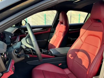 2024 Porsche Panamera с пробегом 4 700 км
