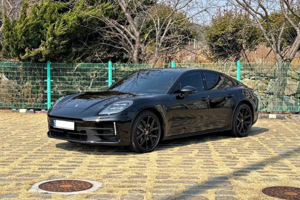2024 Porsche Panamera с пробегом 12 850 км