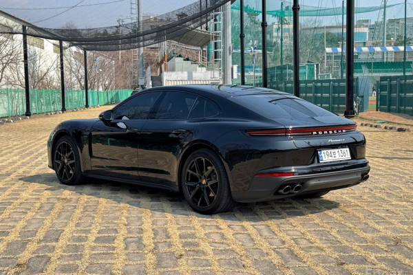 2024 Porsche Panamera с пробегом 12 850 км